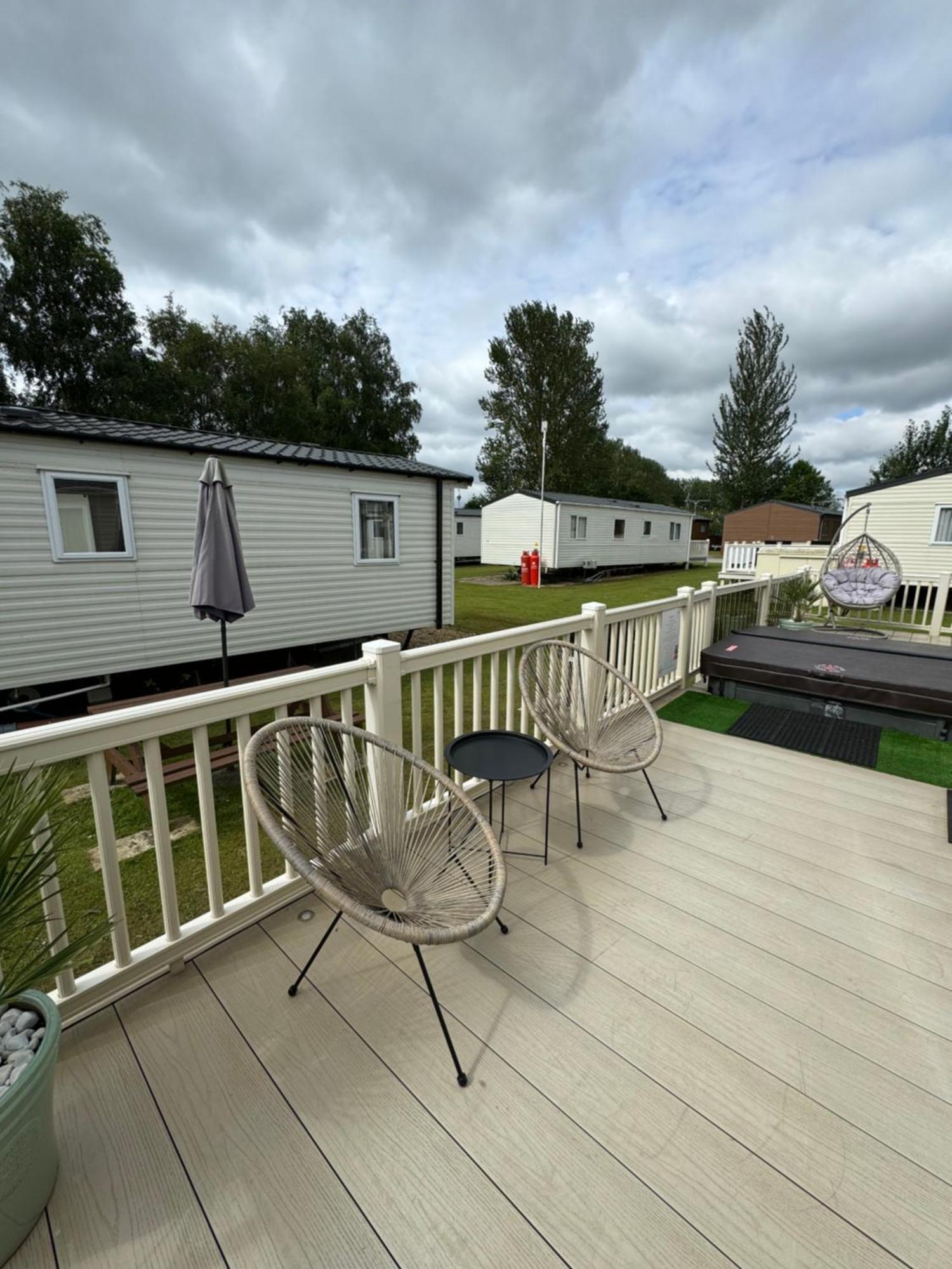 Hot Tub Retreat At Tattershall Lakes 외부 사진