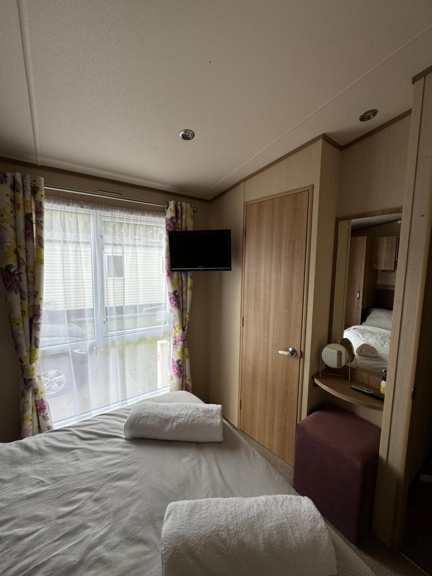 Hot Tub Retreat At Tattershall Lakes 외부 사진