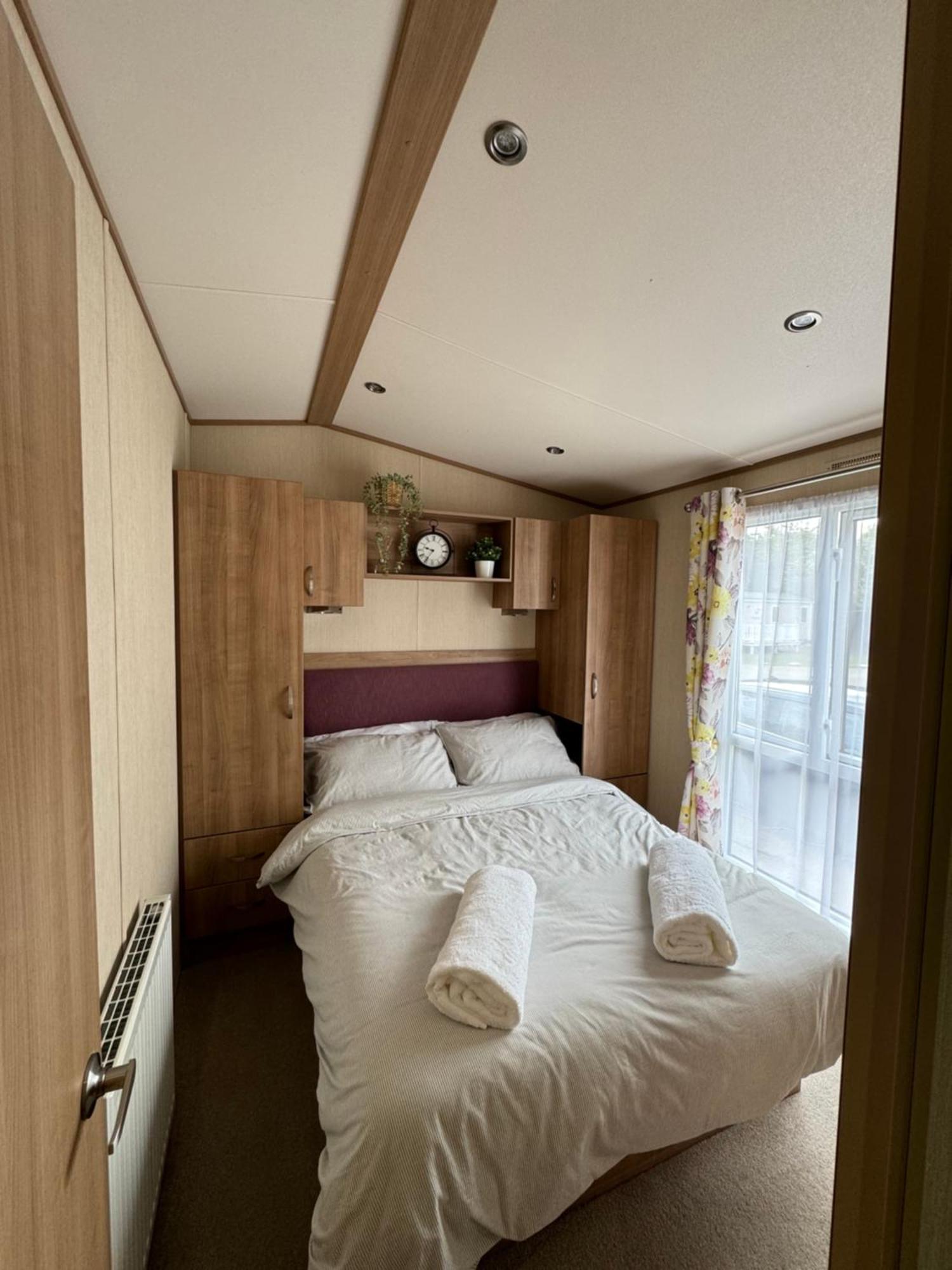 Hot Tub Retreat At Tattershall Lakes 외부 사진